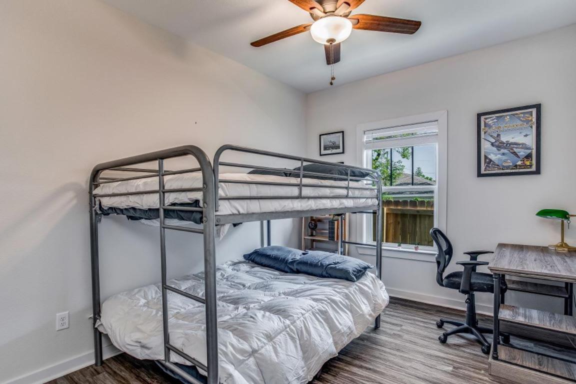 פנסקולה Beach Flow Bungalow-Mins To Downtown-Dining-Base מראה חיצוני תמונה